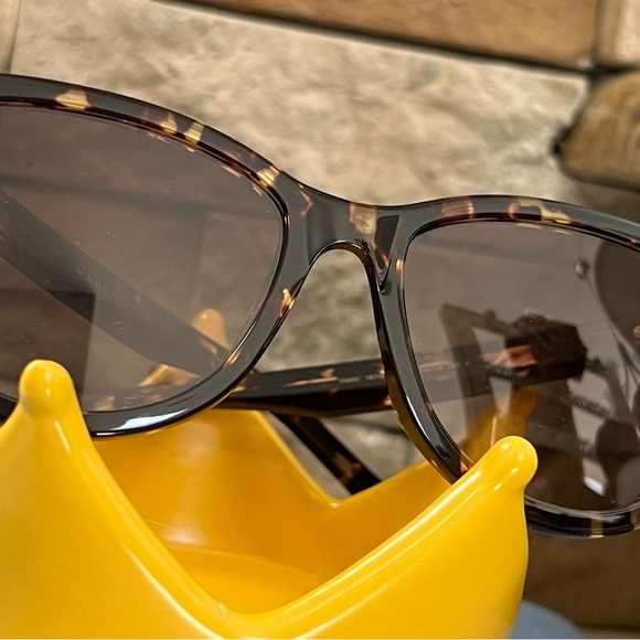 Marc Jacobs tortoise sunnies with case - Picture 2 of 12